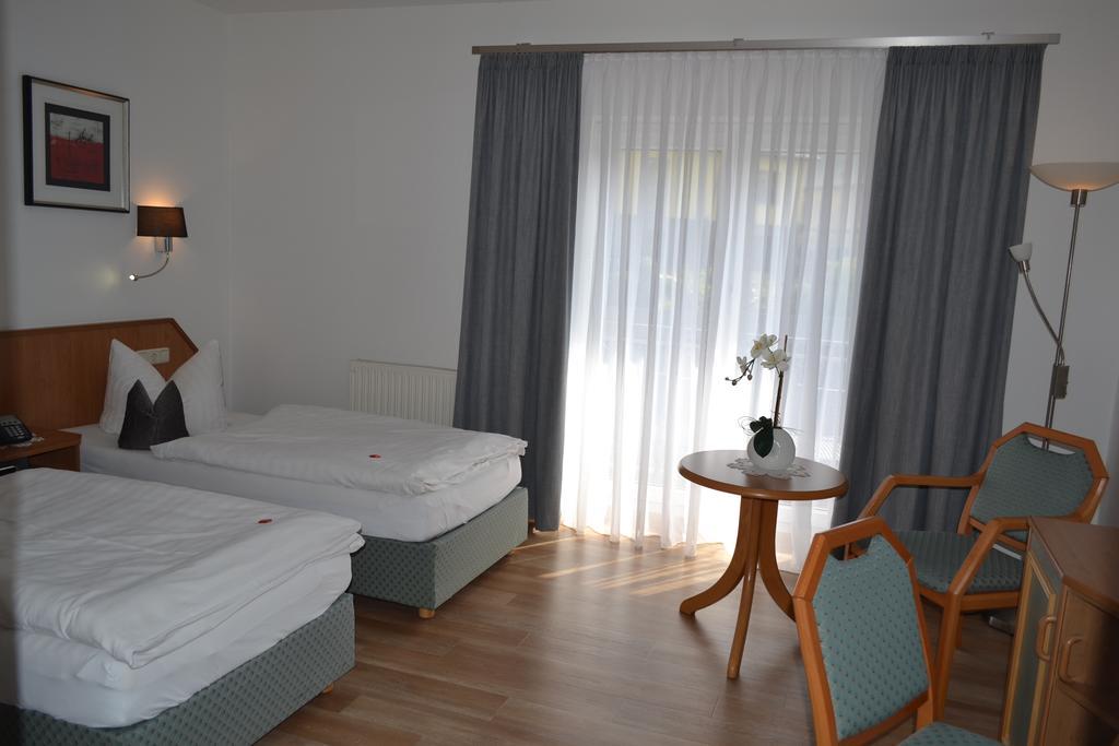 פרייטל Hotel & Restaurant Zur Linde מראה חיצוני תמונה